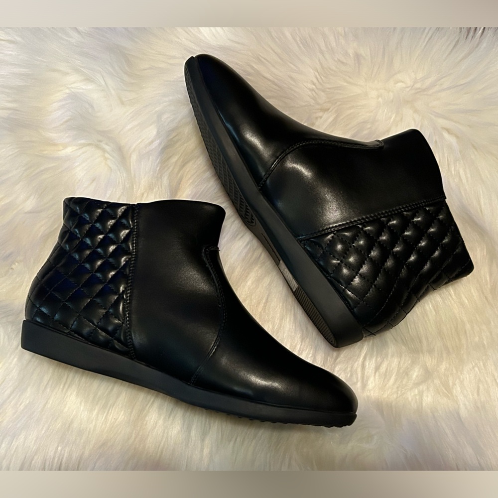 Comfortview Ceil Quilted Ankle Booties - Picture 14 of 16